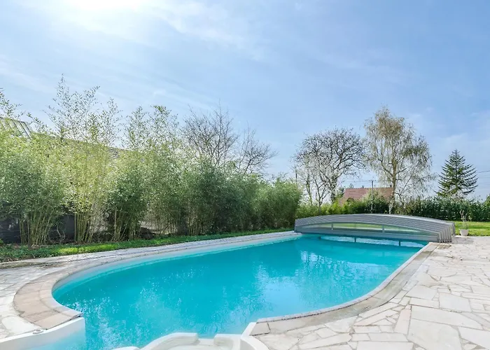 Blue Villa Near Disneyland Paris